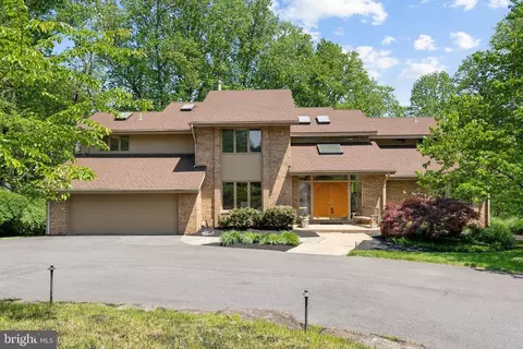 6 Monterra Ct, Rockville, MD 20850