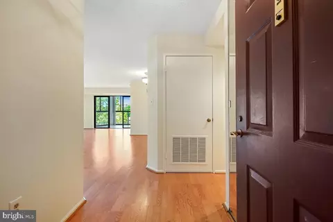 15101 Interlachen Dr #1-724, Silver Spring, MD 20906 photo 5