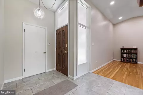 916 Hyde Rd, Silver Spring, MD 20902 photo 9