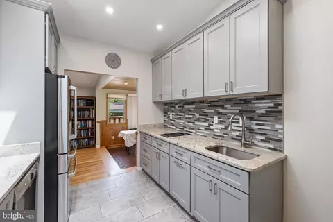 916 Hyde Rd, Silver Spring, MD 20902 photo 5