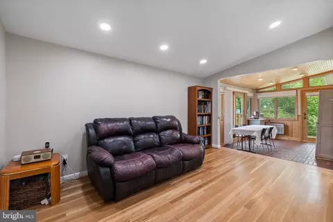 916 Hyde Rd, Silver Spring, MD 20902 photo 13