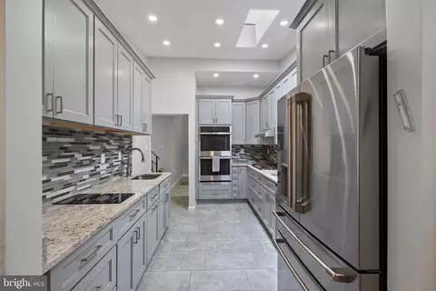 916 Hyde Rd, Silver Spring, MD 20902 photo 4
