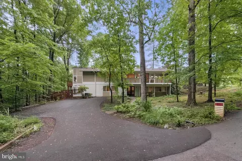 8 Park Overlook Ct, Bethesda, MD 20817