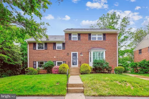 9915 Julliard Dr, Bethesda, MD 20817
