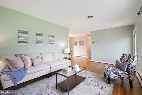 Living - 26105 Cornor Dr, Damascus, MD 20872 photo 3 of 3