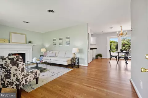 Living - 26105 Cornor Dr, Damascus, MD 20872 photo 1 of 3