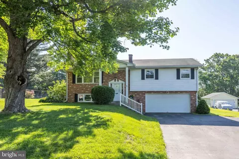 25501 Jarl Dr, Gaithersburg, MD 20882