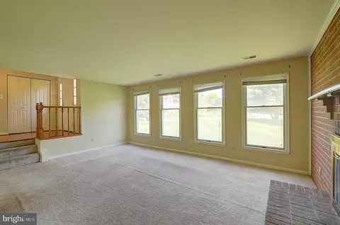 Living - 14417 Jaystone Dr, Silver Spring, MD 20905 photo 4 of 8