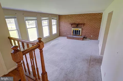 Living - 14417 Jaystone Dr, Silver Spring, MD 20905 photo 3 of 8