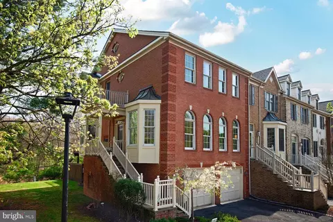 102 Winding Rose Dr, Rockville, MD 20850