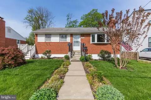 10010 Mayfield Dr, Bethesda, MD 20817