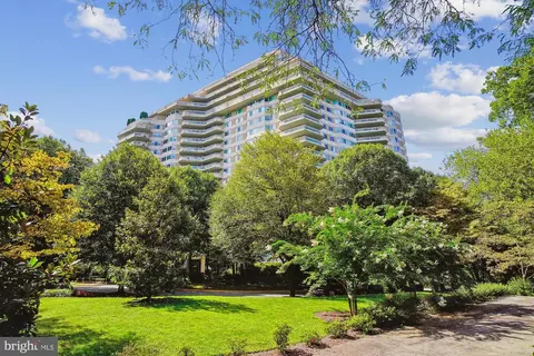 5610 Wisconsin Ave #1408, Chevy Chase, MD 20815