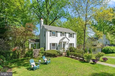 6105 Welborn Dr, Bethesda, MD 20816
