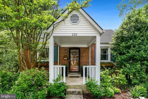 220 Grant Ave, Takoma Park, MD 20912