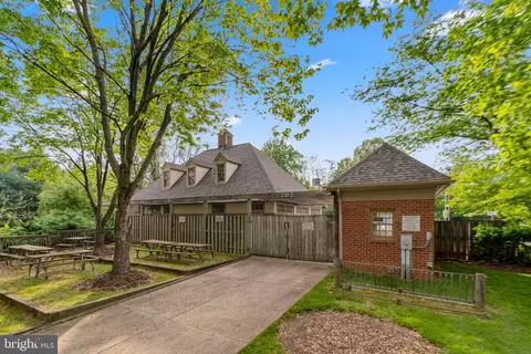 Exterior - 2 Oxley Square Rd, Gaithersburg, MD 20877 photo 8 of 10