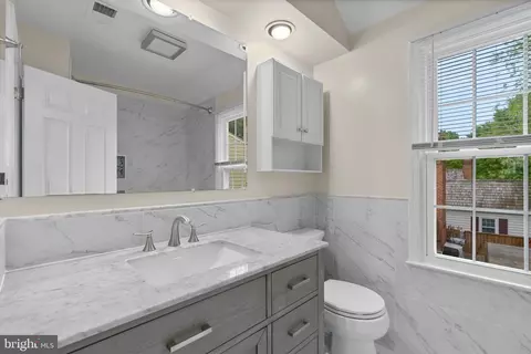 Bath - 2 Oxley Square Rd, Gaithersburg, MD 20877 photo 2 of 5