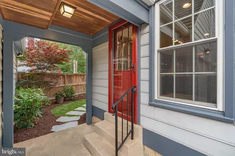 Exterior - 2 Oxley Square Rd, Gaithersburg, MD 20877 photo 7 of 10