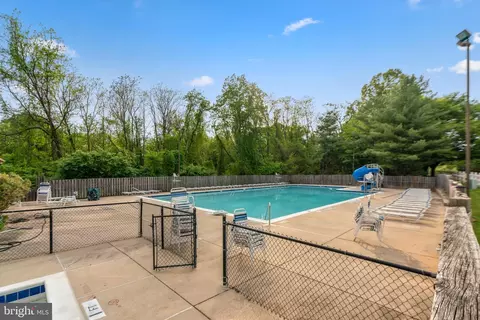 Exterior - 2 Oxley Square Rd, Gaithersburg, MD 20877 photo 9 of 10