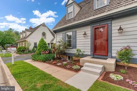 Exterior - 2 Oxley Square Rd, Gaithersburg, MD 20877 photo 3 of 10