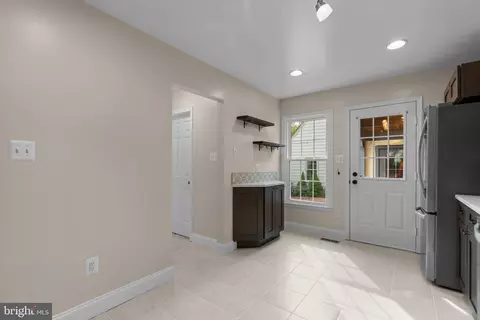 Entry Way - 2 Oxley Square Rd, Gaithersburg, MD 20877 photo 1 of 5