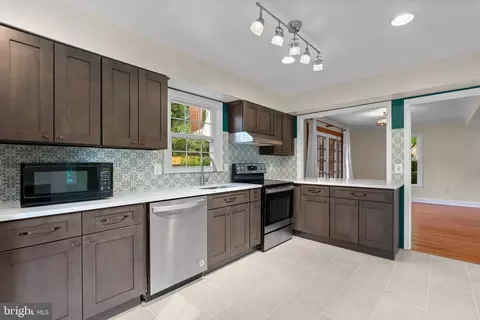 Kitchen - 2 Oxley Square Rd, Gaithersburg, MD 20877 photo 2 of 3