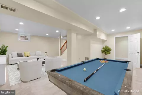 Living - 2 Oxley Square Rd, Gaithersburg, MD 20877 photo 9 of 10