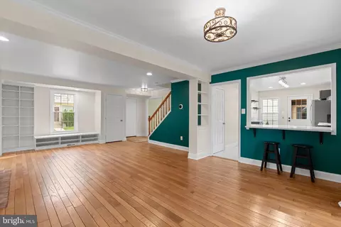 Living - 2 Oxley Square Rd, Gaithersburg, MD 20877 photo 4 of 10