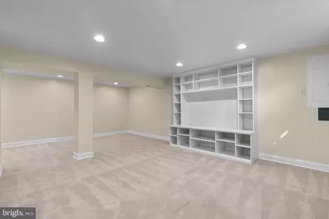 Living - 2 Oxley Square Rd, Gaithersburg, MD 20877 photo 7 of 10
