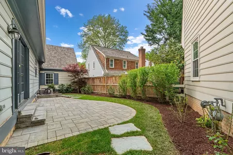 Exterior - 2 Oxley Square Rd, Gaithersburg, MD 20877 photo 4 of 10