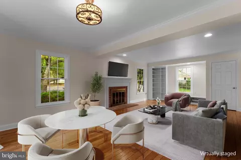 Living - 2 Oxley Square Rd, Gaithersburg, MD 20877 photo 5 of 10