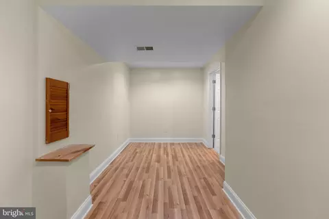 Entry Way - 2 Oxley Square Rd, Gaithersburg, MD 20877 photo 4 of 5