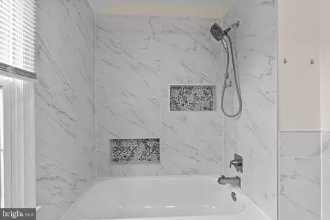 Bath - 2 Oxley Square Rd, Gaithersburg, MD 20877 photo 3 of 5