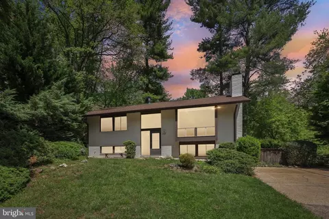 11 Watchwater Way, Rockville, MD 20850