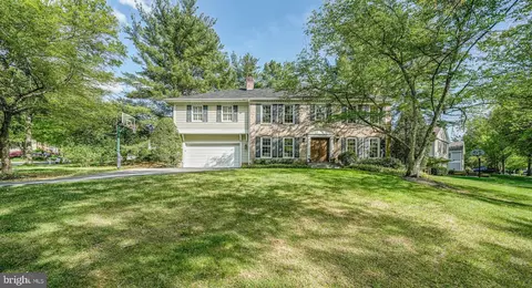 945 Farm Haven Dr, Rockville, MD 20852