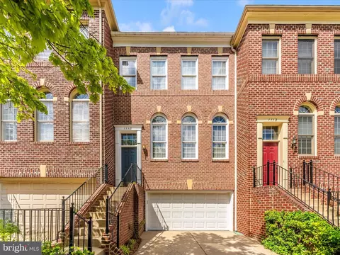 1110 Regal Oak Dr, Rockville, MD 20852