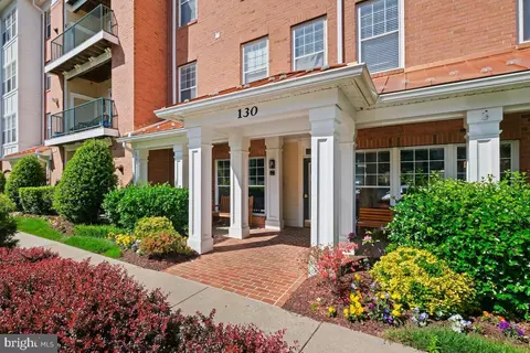 130 Chevy Chase St #404, Gaithersburg, MD 20878