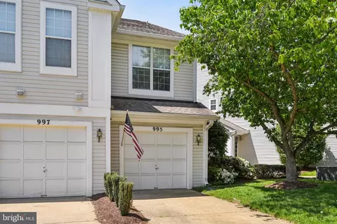 995 Hillside Lake Ter #908, Gaithersburg, MD 20878