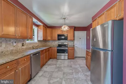 Kitchen - 13208 Rippling Brook Dr, Silver Spring, MD 20906 photo 4 of 5