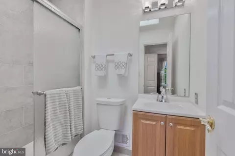 Bath - 13208 Rippling Brook Dr, Silver Spring, MD 20906 photo 2 of 4