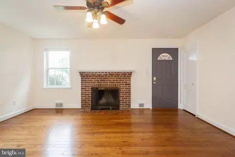 Living - 2016 Lansdowne Way, Silver Spring, MD 20910 photo 2 of 3