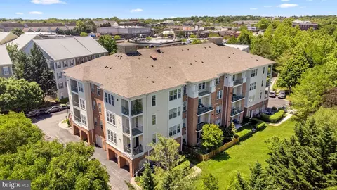 110 Chevy Chase St #205, Gaithersburg, MD 20878