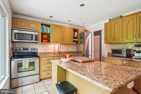 2409 Hayden Dr, Silver Spring, MD 20902 photo 11