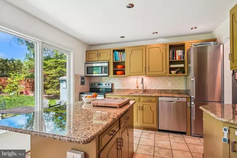 2409 Hayden Dr, Silver Spring, MD 20902 photo 8