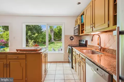 2409 Hayden Dr, Silver Spring, MD 20902 photo 12