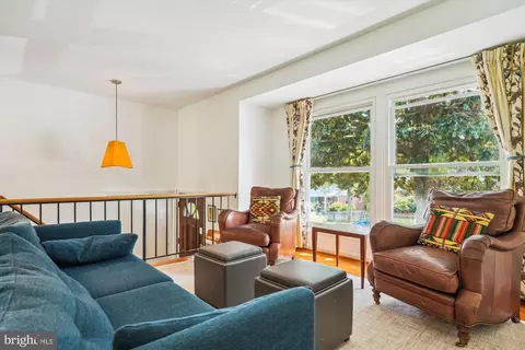 2409 Hayden Dr, Silver Spring, MD 20902 photo 4