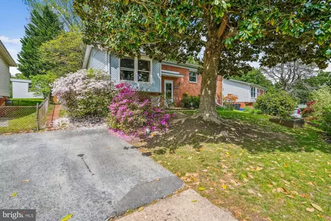 2409 Hayden Dr, Silver Spring, MD 20902 photo 2