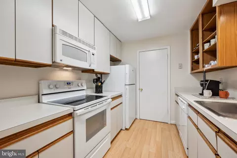 13702 Modrad Way #8-B-21, Silver Spring, MD 20904 photo 9