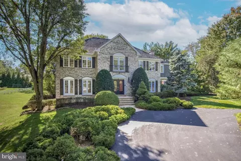 11108 Potomac View Dr, Potomac, MD 20854