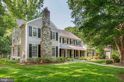 9203 Oaklyn Ter, Potomac, MD 20854
