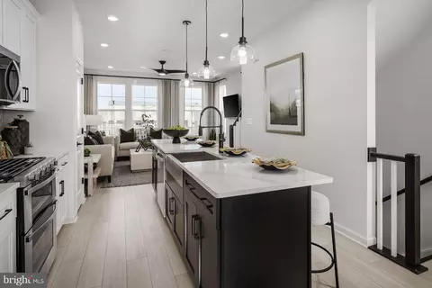 10026 Harper Vale Rd, Montgomery Village, MD 20886